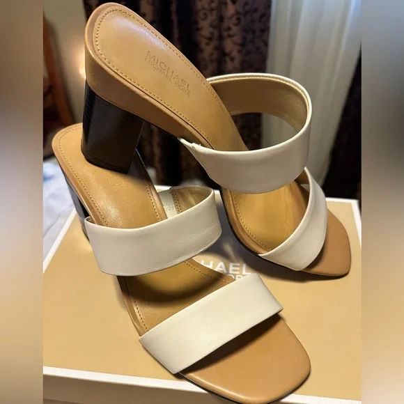 Michael Kors Glenda Slide - Picture 3 of 9